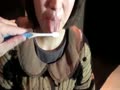 アダルト動画：【ベロ・舌フェチ】現役学生・あゆみちゃんの舌を歯ブラシでゴシゴシしました